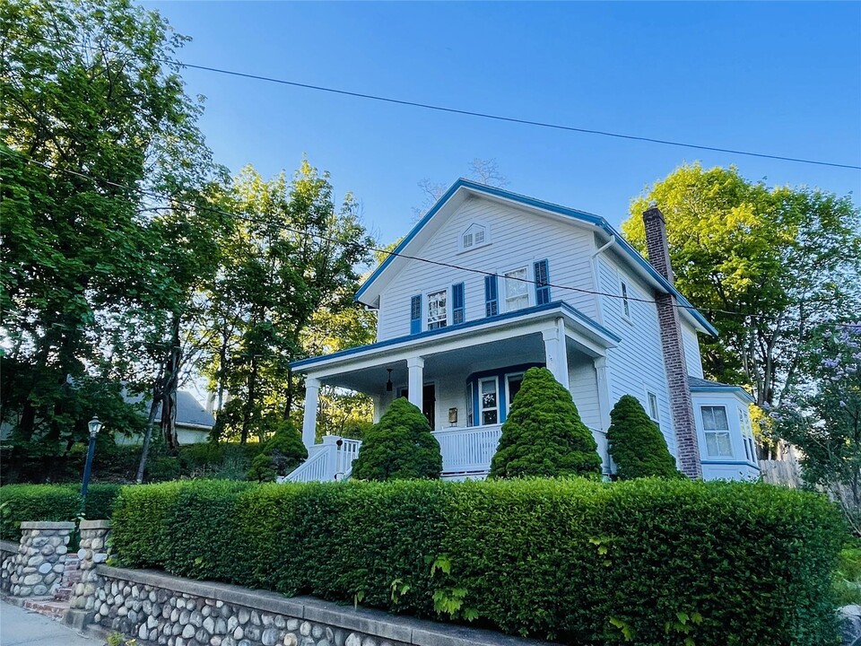 12 Parrott St in Cold Spring, NY - Building Photo