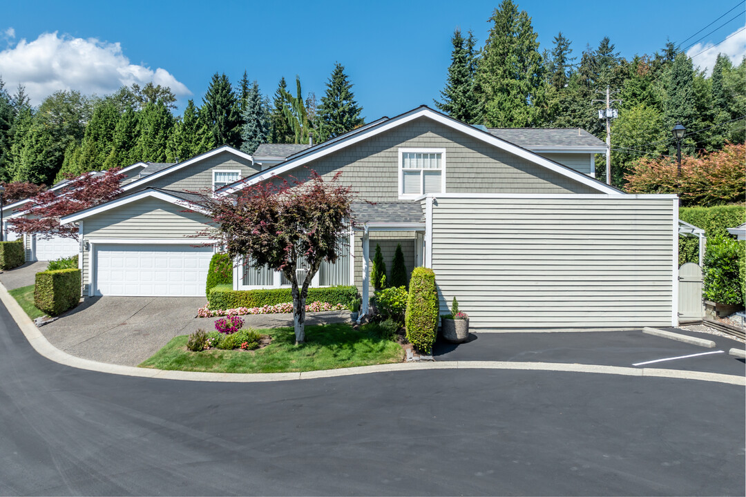 Esker Lane in West Vancouver, BC - Building Photo