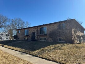 310 30th Avenue Ct, Unit 4 in Moline, IL - Building Photo