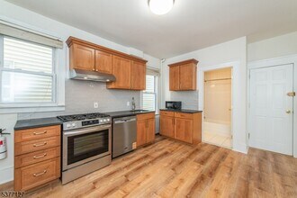 72 N Willow St in Montclair, NJ - Building Photo - Building Photo