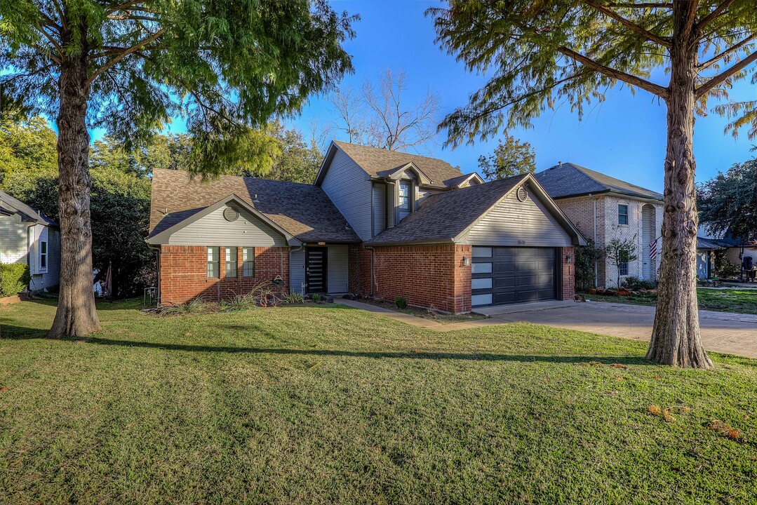 8618 Columbia Dr in Rowlett, TX - Building Photo