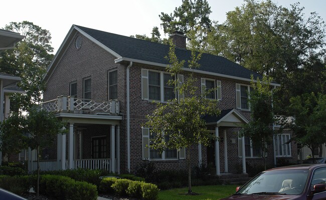 115 NW 12th Ter in Gainesville, FL - Foto de edificio - Building Photo