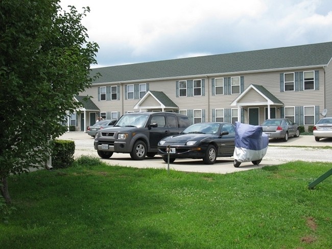 713 S Prairie St in Cuba, MO - Foto de edificio - Building Photo