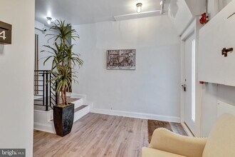 835 Corinthian Ave-Unit -3 in Philadelphia, PA - Building Photo - Building Photo