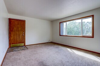 11580 SW Hall Blvd in Tigard, OR - Building Photo - Building Photo