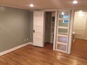 2229 Northwest Everett Street, Unit Apt #10 in Portland, OR - Building Photo - Building Photo