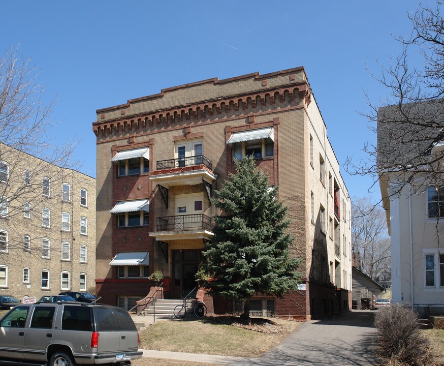 2429 Emerson Ave S in Minneapolis, MN - Building Photo