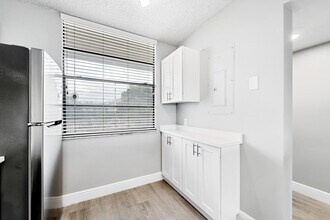 3636 Whitehall Dr in West Palm Beach, FL - Building Photo - Building Photo