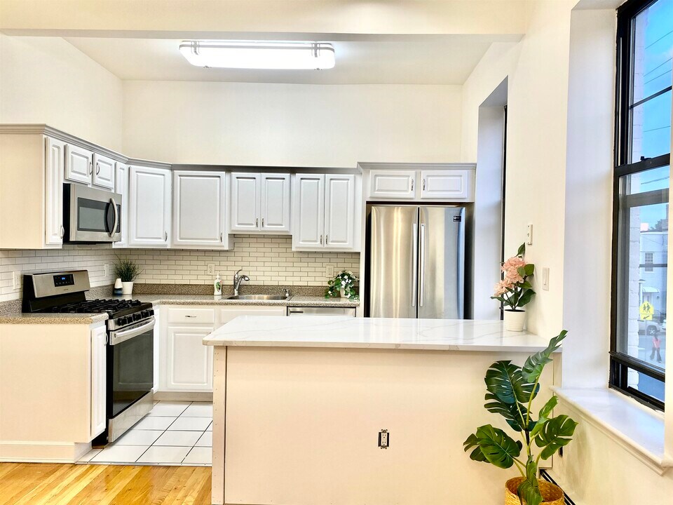 88 SOUTH St in Jersey City, NJ - Building Photo