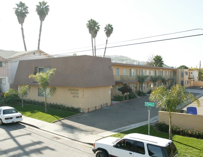 Chateau Parks Apartments in La Mesa, CA - Foto de edificio - Building Photo