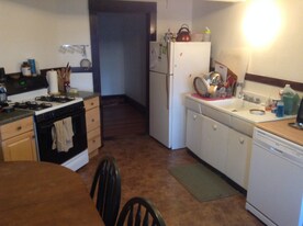 6 Graves St in Deerfield, MA - Building Photo