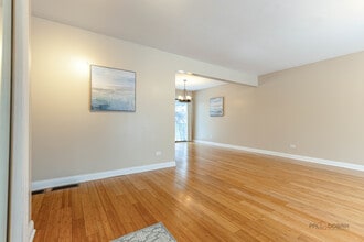 2431 Cobblewood Dr in Northbrook, IL - Building Photo - Building Photo