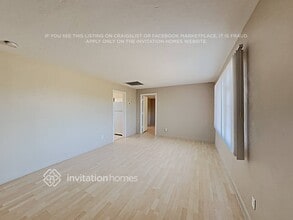 1811 E Clarendon Ave in Phoenix, AZ - Foto de edificio - Building Photo