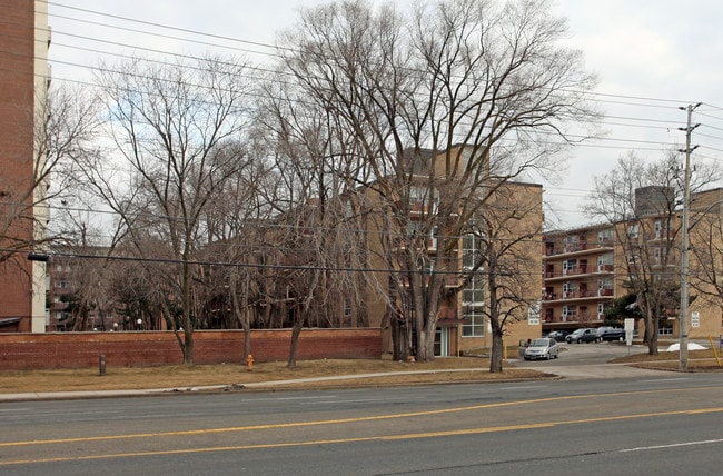 2356 EGLINTON AVENUE EAST in Toronto, ON - Building Photo - Building Photo