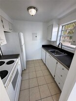 2001 Bay Dr in Miami Beach, FL - Building Photo