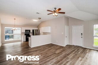 10529 Flamewood Dr in Fort Worth, TX - Building Photo - Building Photo