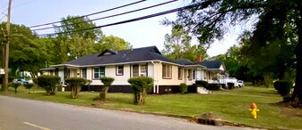 1909 West St, Unit Spacious Two Bedroom Furn in Montgomery, AL - Building Photo