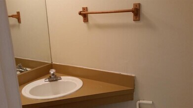 1898 Poplar Woods Cir E in Germantown, TN - Foto de edificio - Building Photo