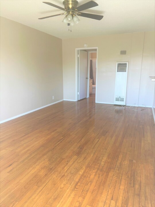 125 N Montague Ave-Unit -E in Fullerton, CA - Foto de edificio