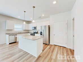 3718 Streamside Dr in Thomasville, NC - Building Photo - Building Photo