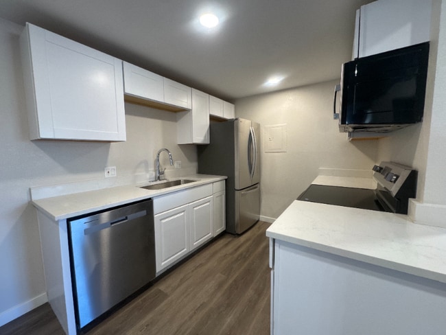 2929 W Floyd Ave, Unit 112 in Denver, CO - Building Photo - Building Photo