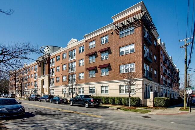 3000 Vanderbilt Pl, Unit 413 in Nashville, TN - Building Photo - Building Photo