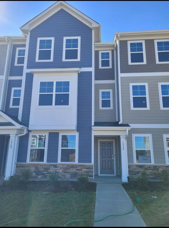 property at 1958 Rosedale Rdg Ave