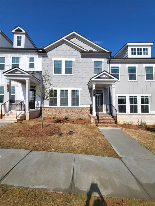 2699 Richmond Row Dr in Suwanee, GA - Building Photo