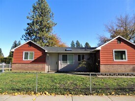 3207 S Fiske St in Spokane, WA - Building Photo