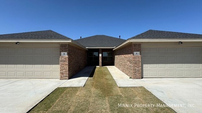 1207 Bryan Ave in Wolfforth, TX - Foto de edificio - Building Photo