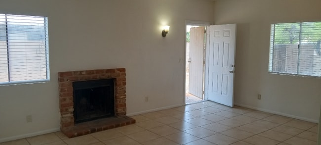 2341 N Dodge Blvd in Tucson, AZ - Building Photo - Building Photo