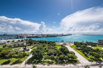 50 Biscayne Blvd in Miami, FL - Building Photo - Building Photo