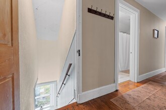 7 Old Philadelphia Pike, Unit 2nd Floor in Douglassville, PA - Foto de edificio - Building Photo