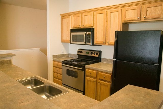 Ironwood Court and Park West Apartments in Lawrence, KS - Foto de edificio - Building Photo