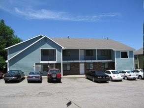 Red Oak Apartments in Lawrence, KS - Foto de edificio - Building Photo