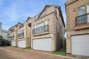 3041 Clinton Dr in Houston, TX - Building Photo