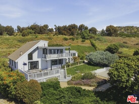 26723 Latigo Shore Dr in Malibu, CA - Building Photo