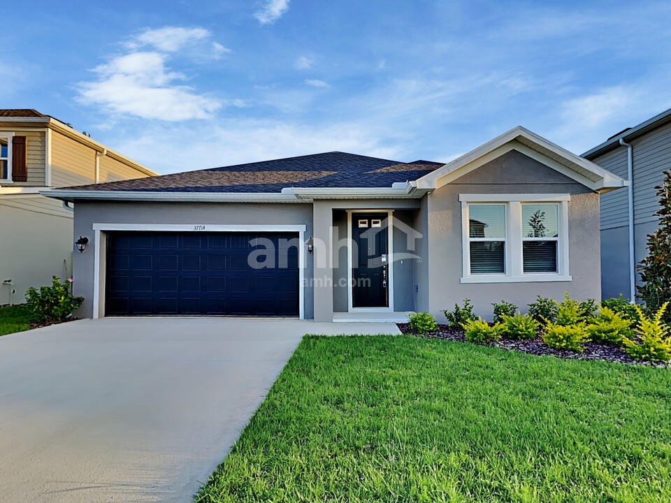 37714 Dusty Saddle Ln in Zephyrhills, FL - Building Photo