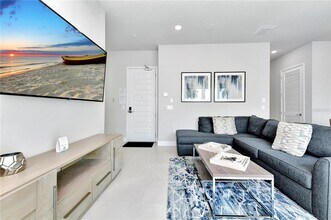 7740 Sandy Ridge Dr in Kissimmee, FL - Foto de edificio - Building Photo