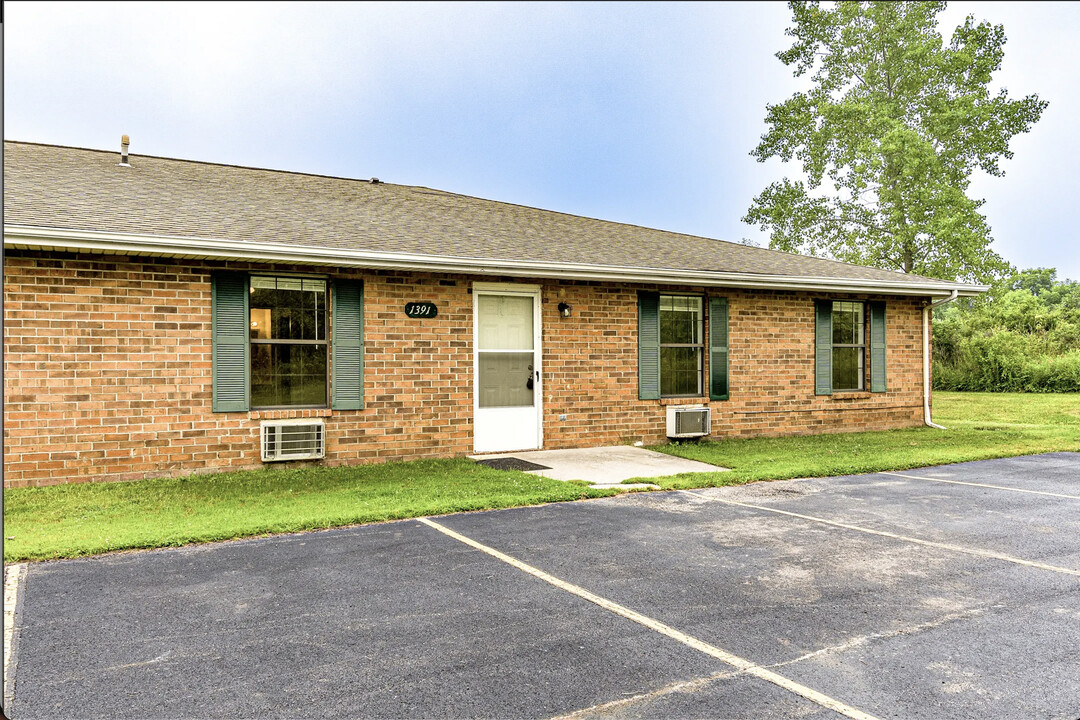 Whetstone Manor in Bucyrus, OH - Building Photo