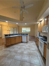 420 SE 13th Pl in Cape Coral, FL - Foto de edificio - Building Photo