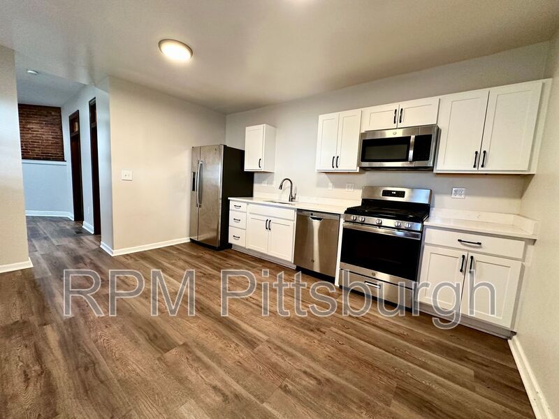 2123 Sidney St in Pittsburgh, PA - Building Photo