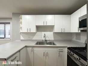 6967 N Sheridan Rd, Unit M03H in Chicago, IL - Building Photo - Building Photo