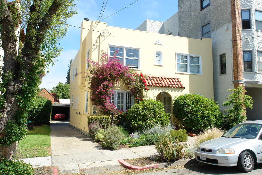 2329 Hilgard Ave in Berkeley, CA - Building Photo