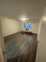 132-36 Maple Ave in Queens, NY - Building Photo