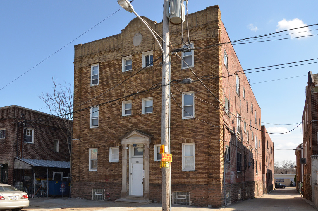 1806 W Champlost St in Philadelphia, PA - Building Photo