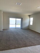 1025 W Falls Canyon Dr in Casa Grande, AZ - Foto de edificio - Building Photo