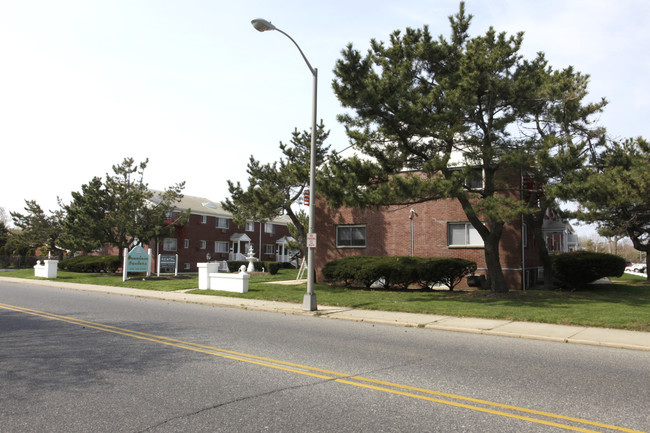 Fountain Gardens in Long Branch, NJ - Foto de edificio - Building Photo