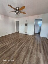 Apartments on Cass St. in San Diego, CA - Foto de edificio - Building Photo