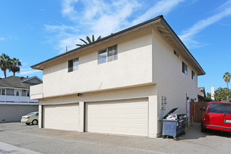 16532 Goldenwest St in Huntington Beach, CA - Building Photo - Building Photo